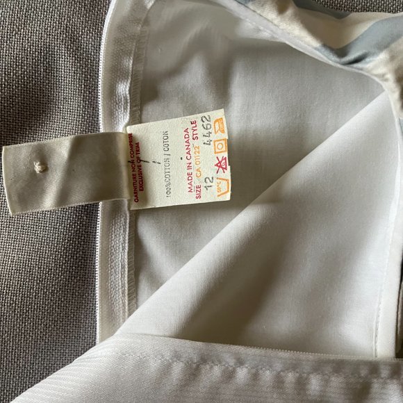 1980s Vintage girl’s dress by Canadian designer Elen Henderson. Girls size 12. - Picture 7 of 11